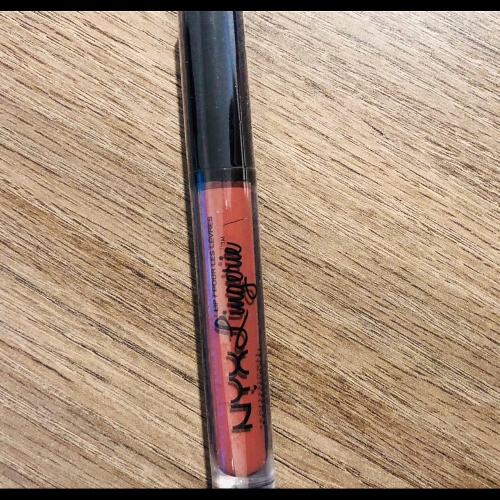 NYX LIP LINGERIE